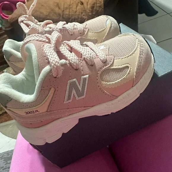 New balance 2002r toddler - Picture 2 of 6